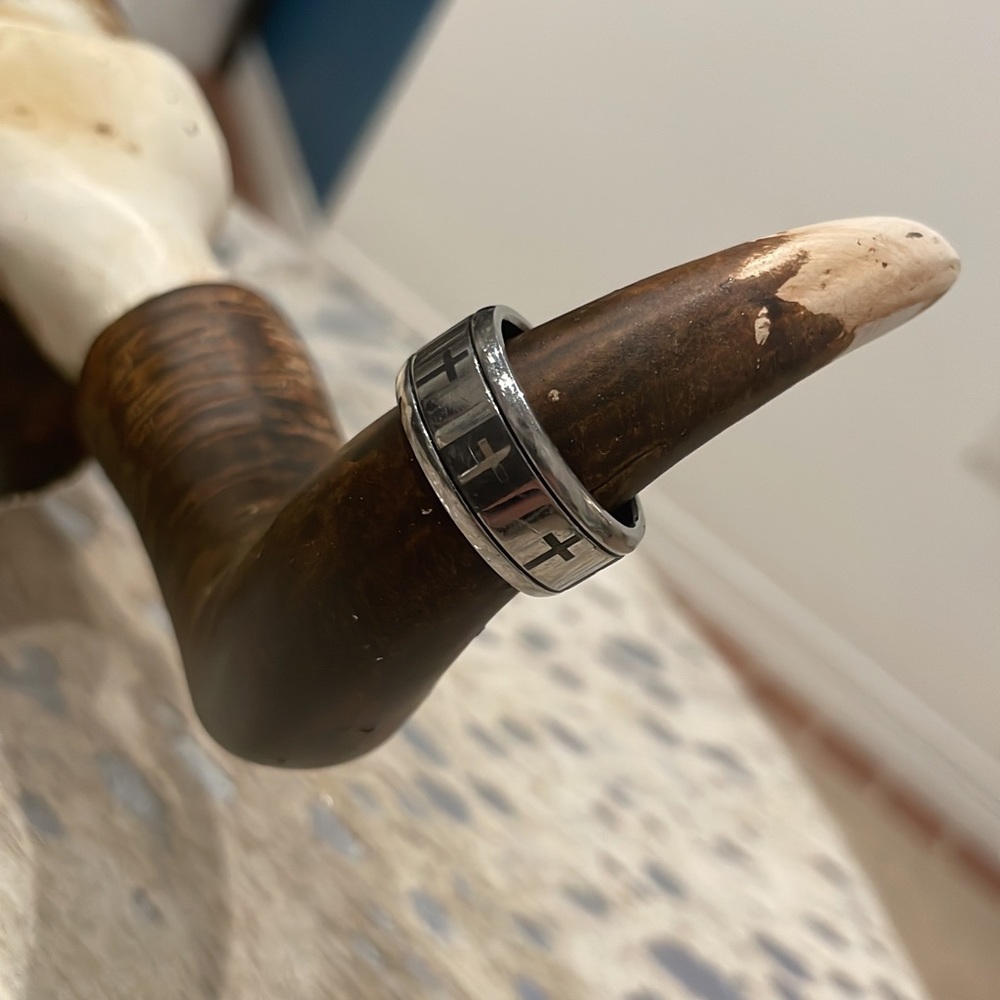 Men’s cross ring size 9